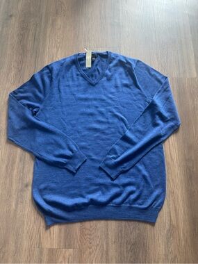 J. Crew merino wool Men's V-Neck Sweater in Deep Blue size large pants tall nwt